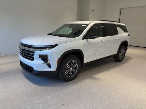 New 2026 Chevrolet Traverse LT w/ Driver Confidence Package image 3