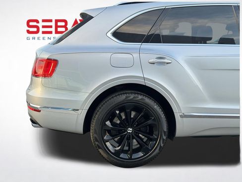 Used 2019 Bentley Bentayga AWD/4WD image 65