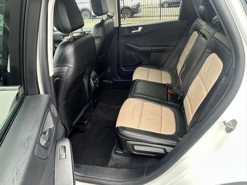 Certified 2022 Ford Escape Titanium w/ Titanium Elite Package AWD/4WD image 32