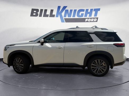Used 2023 Nissan Pathfinder SL w/ SL Premium Package FWD image 2