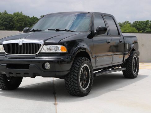 Used 2002 Lincoln Blackwood RWD image 23