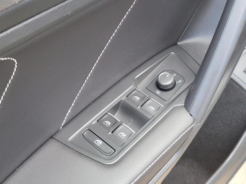 Used 2024 Volkswagen Tiguan SE FWD image 22