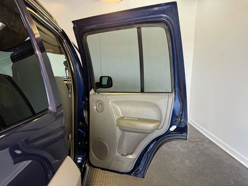 Used 2006 Jeep Liberty Sport AWD/4WD image 21