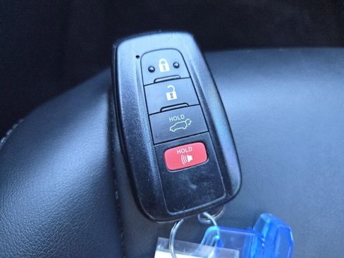 Used 2021 Toyota RAV4 XLE Premium image 35