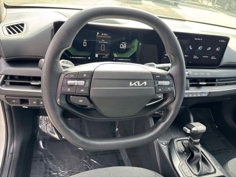 Used 2025 Kia K4 FWD image 27
