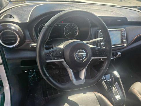 Used 2020 Nissan Kicks SR w/ SR Premium Package FWD image 23