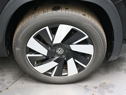 Used 2025 Volkswagen Atlas Cross Sport SE image 10