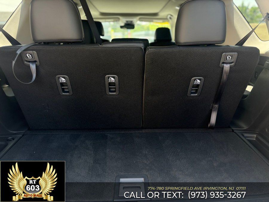Used 2025 Honda Pilot Touring image 7