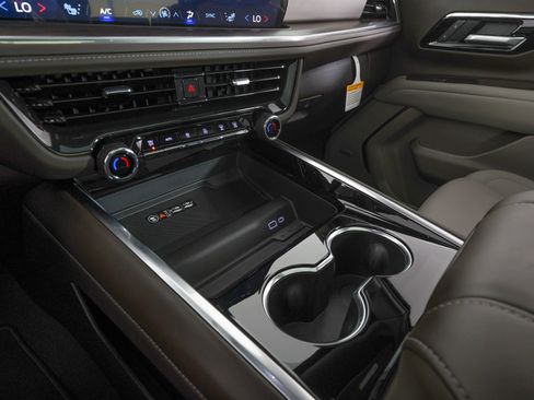 Used 2026 Chevrolet Tahoe Z71 w/ Comfort Package image 18