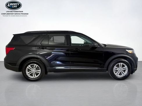 Used 2023 Ford Explorer XLT AWD/4WD image 2