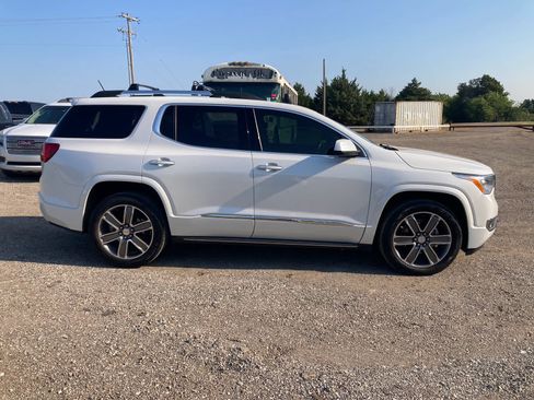 Used 2017 GMC Acadia Denali w/ Technology Package FWD image 9