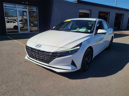 Used 2023 Hyundai Elantra SEL image 1