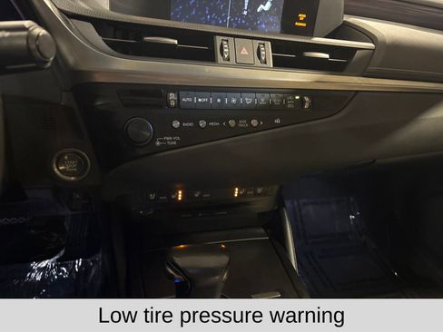 Used 2019 Lexus ES 350 w/ Premium Package image 17