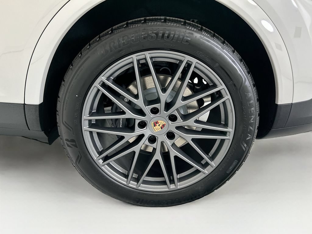 Used 2026 Porsche Cayenne AWD/4WD image 31