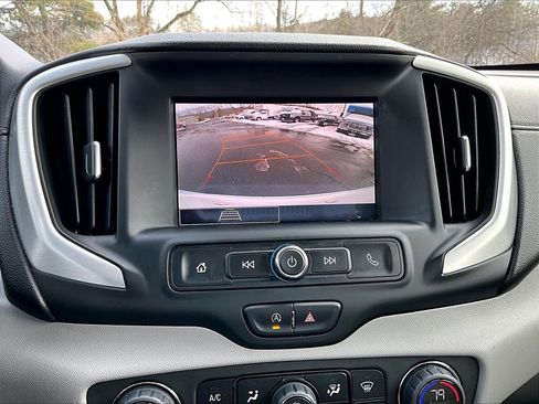 Used 2023 GMC Terrain SLE w/ Driver Convenience Package image 26