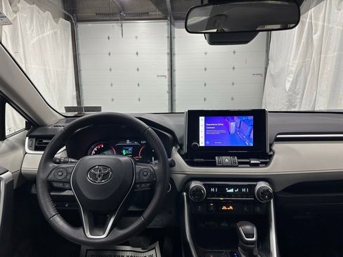 Used 2025 Toyota RAV4 XLE Premium image 16