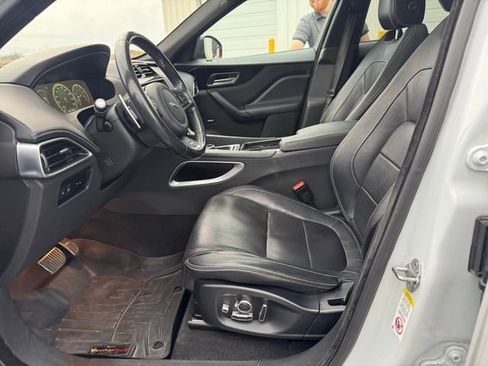 Used 2018 Jaguar F-PACE S image 11