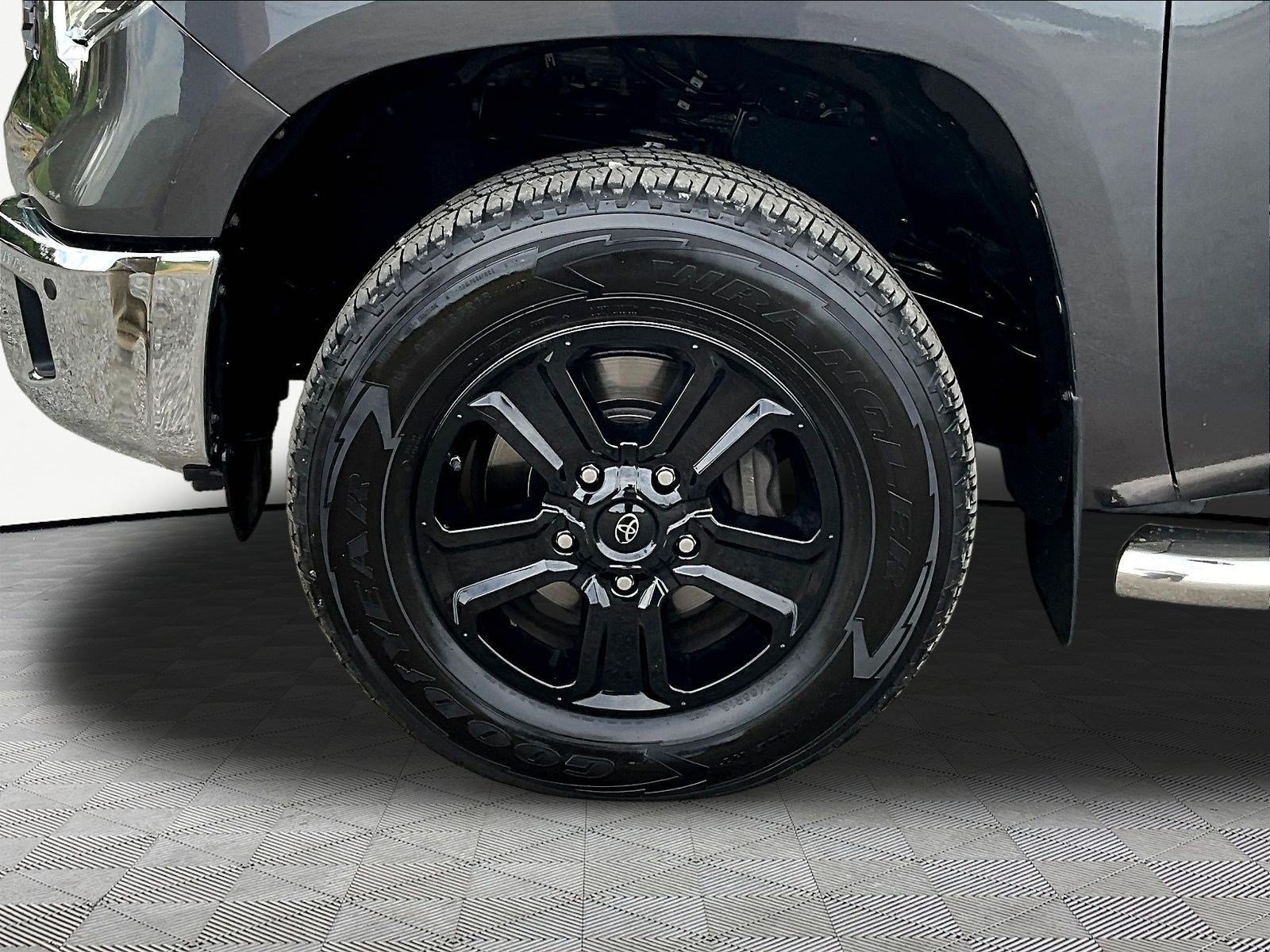 Used 2020 Toyota Tundra SR5 w/ SR5 Convenience Package AWD/4WD image 35