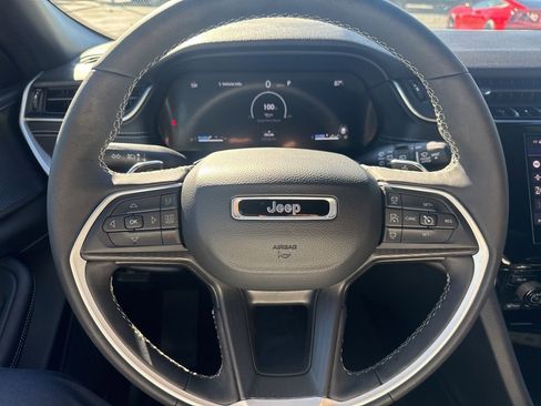 Certified 2024 Jeep Grand Cherokee Laredo w/ Luxury Tech Group I image 18