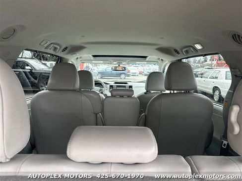 Used 2013 Toyota Sienna XLE image 11