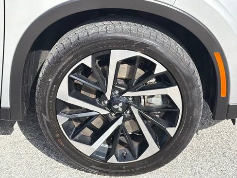 Used 2025 Mitsubishi Outlander ES FWD image 10