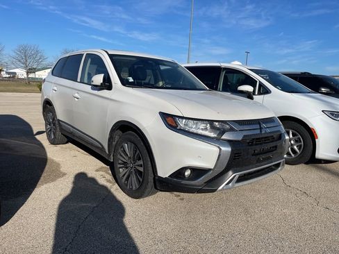 Used 2020 Mitsubishi Outlander SE image 1