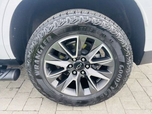 Used 2024 Chevrolet Tahoe Z71 w/ Luxury Package image 46