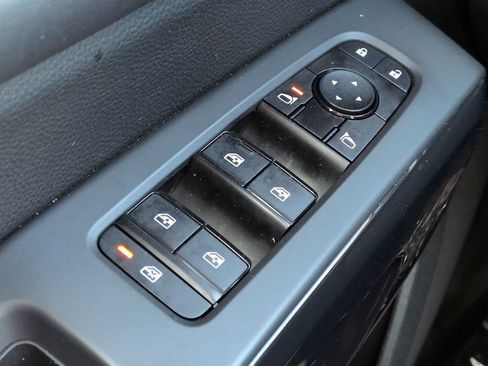 Certified 2023 Nissan Pathfinder SV FWD image 23