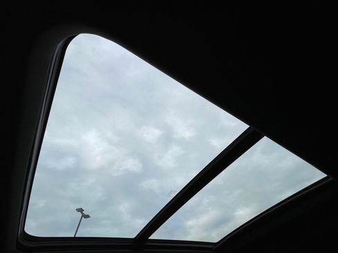 Used 2024 Chevrolet Tahoe Z71 w/ Luxury Package image 21