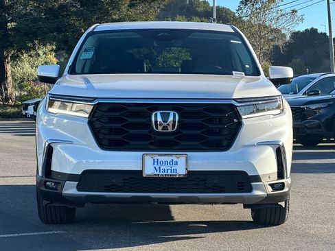 New 2025 Honda Pilot EX-L image 2