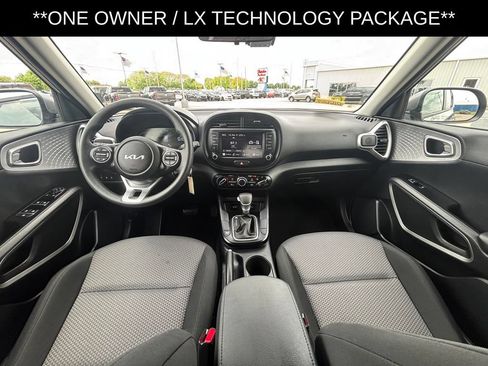 Used 2025 Kia Soul LX w/ LX Technology Package FWD image 13