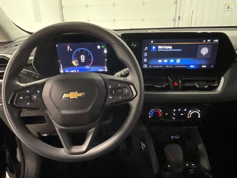 Used 2025 Chevrolet TrailBlazer LT w/ Driver Confidence Package AWD/4WD image 35