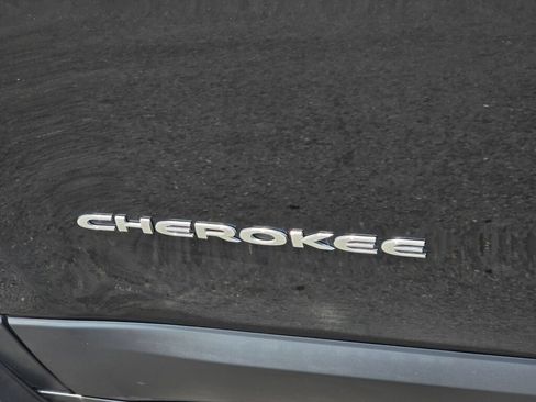 Used 2014 Jeep Cherokee Limited w/ Technology Group AWD/4WD image 12