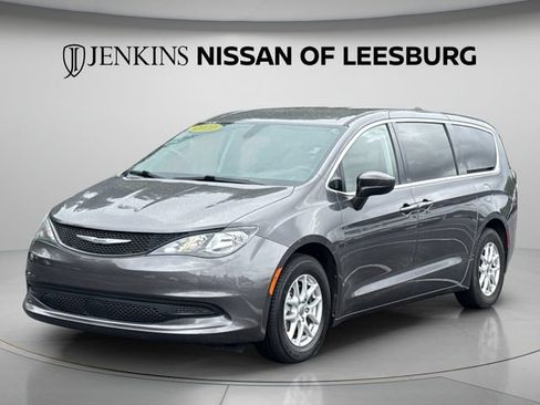 Used 2022 Chrysler Voyager LX FWD image 14