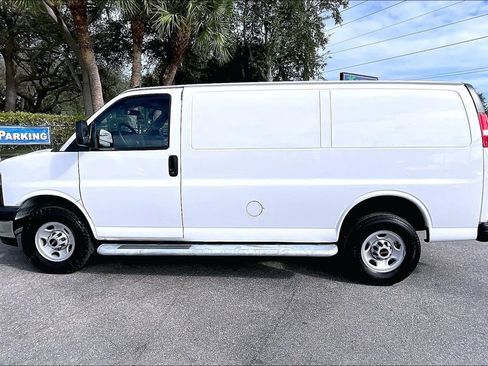 Used 2024 GMC Savana 2500 w/ Driver Convenience Package image 14