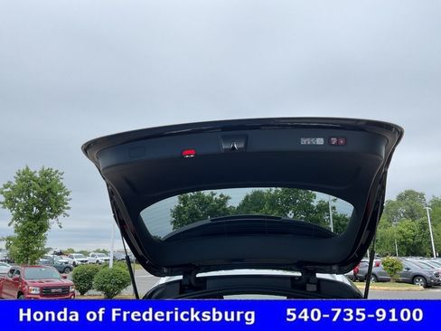 Used 2025 Mercedes-Benz GLC 300 4MATIC image 17