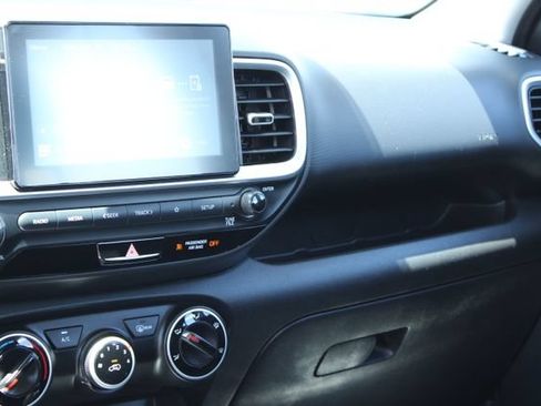 Used 2021 Hyundai Venue SE FWD image 14