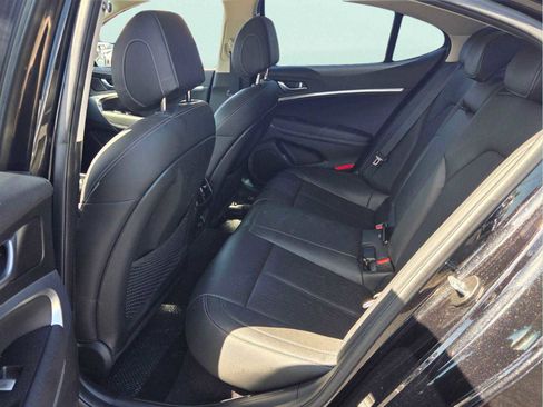 Used 2023 Genesis G70 2.0T RWD image 8