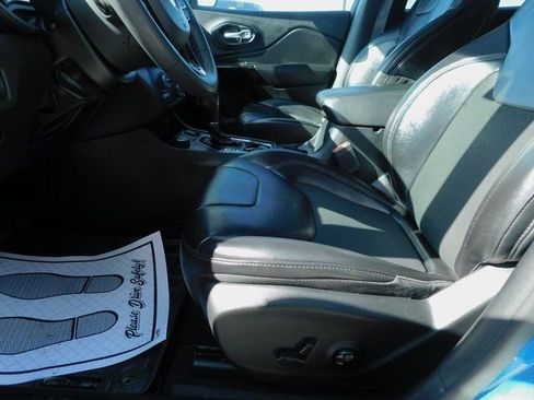 Used 2021 Jeep Cherokee Latitude Plus w/ Sun & Sound Group image 12