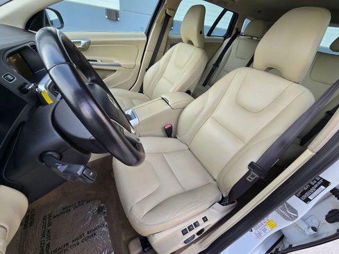 Used 2015 Volvo V60 T5 Premier image 13