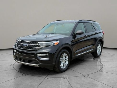 Certified 2021 Ford Explorer XLT w/ Equipment Group 202A AWD/4WD image 3