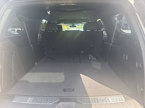 Used 2022 Chevrolet Suburban Z71 image 7