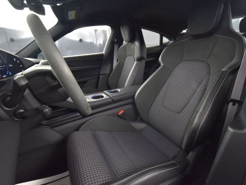 Used 2025 Porsche Taycan image 5