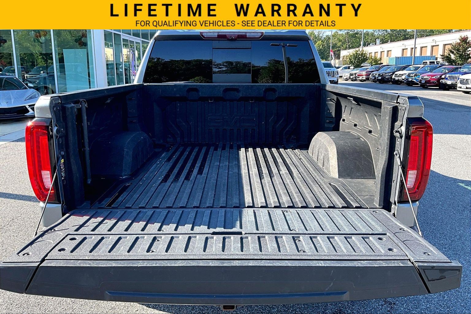 Certified 2022 GMC Sierra 1500 AT4 w/ AT4 Carbonpro Edition AWD/4WD image 31