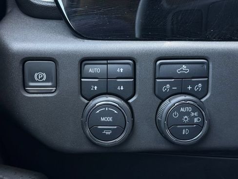 Used 2025 Chevrolet Silverado 1500 LT Trail Boss AWD/4WD image 23