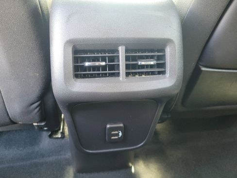 Used 2024 GMC Terrain SLE image 13