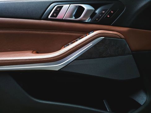 Used 2019 BMW X5 xDrive40i w/ Luxury Seating Package image 18