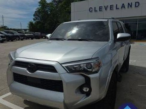 Used 2022 Toyota 4Runner SR5 AWD/4WD image 1