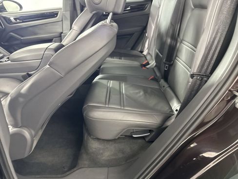 Used 2019 Porsche Cayenne AWD/4WD image 22