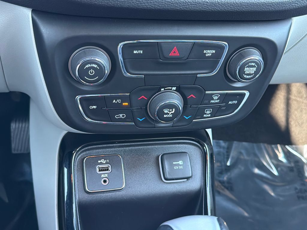 Used 2019 Jeep Compass Limited FWD image 27